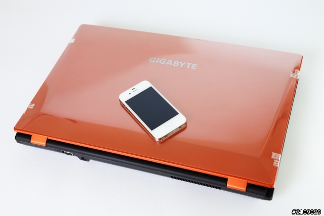 [開箱]取代桌機的筆電高CP值電競筆電-Gigabyte P2742G