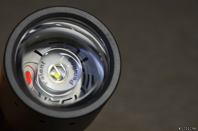 [亂開箱] 德國 LED LENSER M14 調焦手電筒