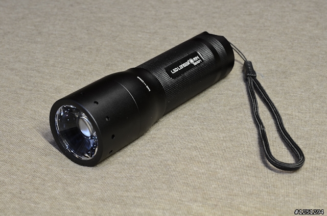 [亂開箱] 德國 LED LENSER M14 調焦手電筒