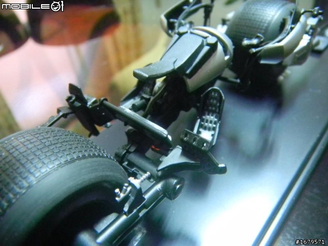 [改造製作分享] 黑暗騎士BAT POD 1/25會”翻輪”的蝙蝠機車