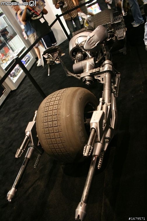 [改造製作分享] 黑暗騎士BAT POD 1/25會”翻輪”的蝙蝠機車