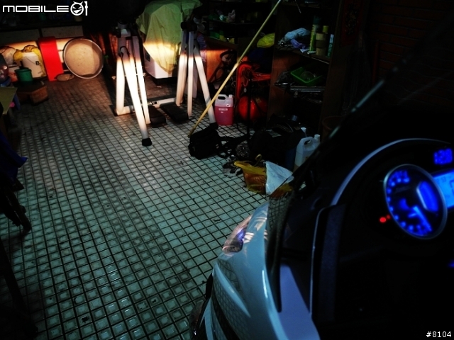 [AEON] 白色ELITE 300I雨中小貨卡到貨開箱 不拆殼燈眉DIY加上KOSO防水電壓表