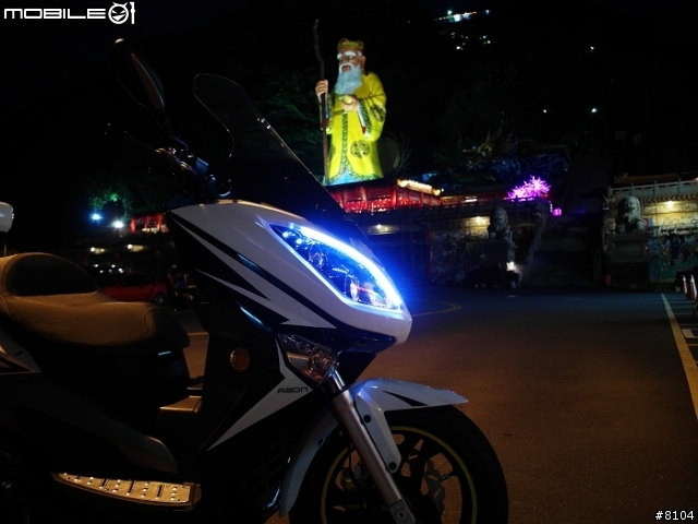 [AEON] 白色ELITE 300I雨中小貨卡到貨開箱 不拆殼燈眉DIY加上KOSO防水電壓表