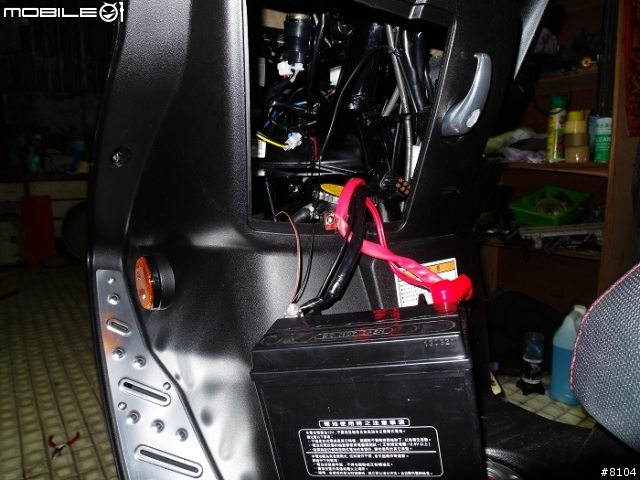 [AEON] 白色ELITE 300I雨中小貨卡到貨開箱 不拆殼燈眉DIY加上KOSO防水電壓表