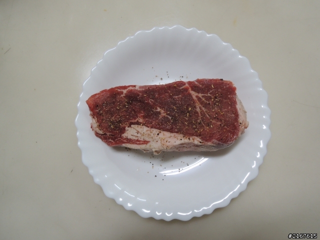 不想上館子(炸洋芋片+牛排+蘋果蛋捲)