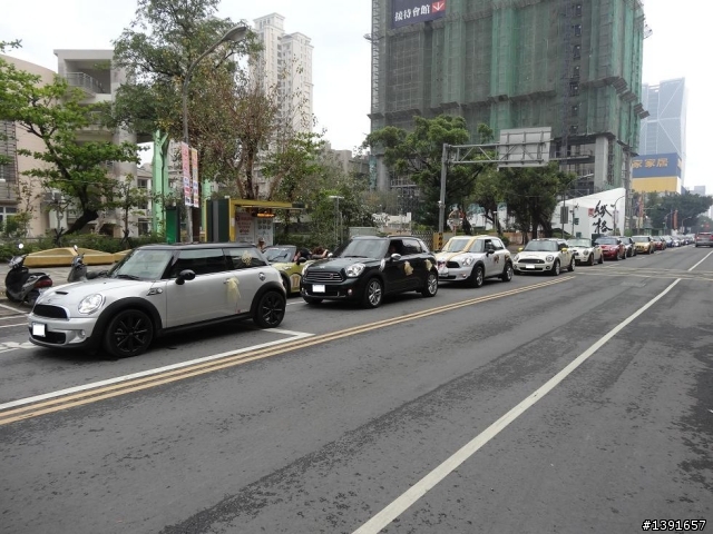 ３６台ＭＩＮＩ迎娶車隊