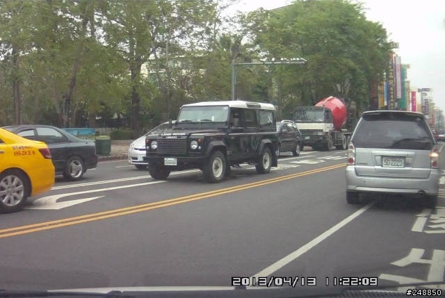 路上遇到的老Land Rover
