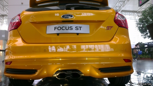 三月在大陸出差時看到的focus ST