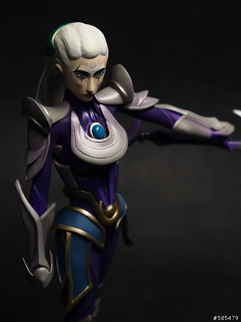 [分享] LoL 英雄聯盟 自製人形- 輕藐之月 Diana (圖多慎入)