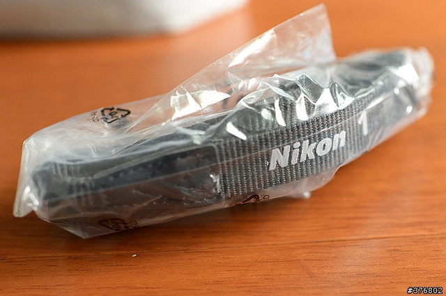 [開箱] 不是鐵桿粉絲還真買不下手的EVIL: Nikon V1