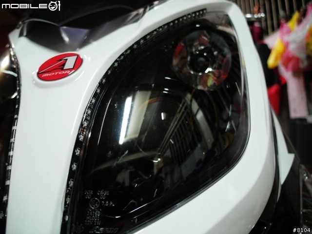 [AEON] 白色ELITE 300I雨中小貨卡到貨開箱 不拆殼燈眉DIY加上KOSO防水電壓表