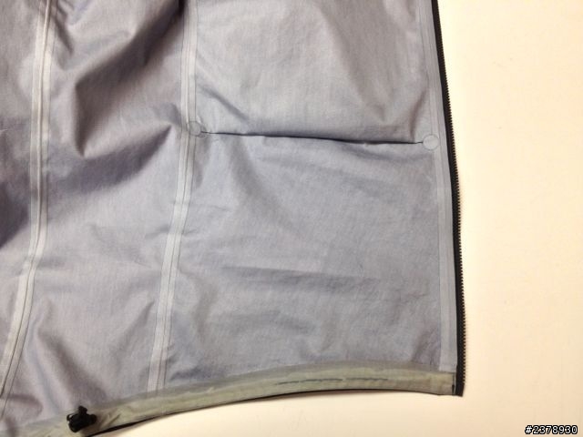 求救Arc'teryx，滲水了.