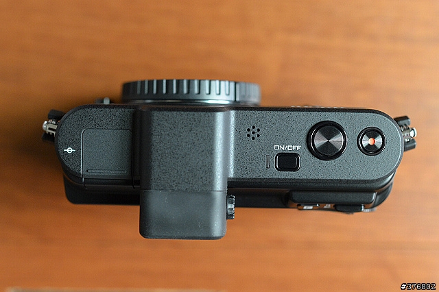 [開箱] 不是鐵桿粉絲還真買不下手的EVIL: Nikon V1
