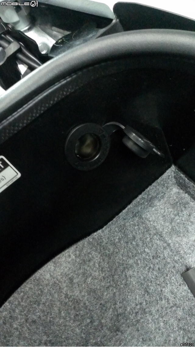 分享：TMAX530加裝DC12V車充！