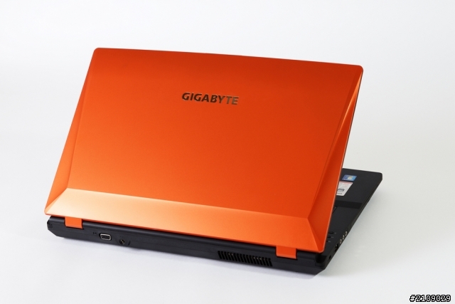 [開箱]取代桌機的筆電高CP值電競筆電-Gigabyte P2742G