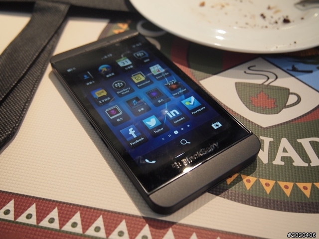 體驗BlackBerry Z10，初心者也可以輕鬆上手 :D