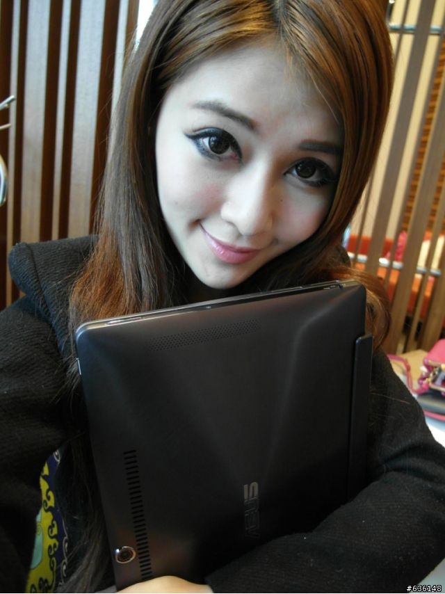 正妹教你用Windows 8 !! 傳統桌面 加映 ASUS變形筆電客串篇