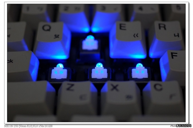 [開箱] Ducky 9008G2pro  白軸/中刻/PBT/熱昇華/灰鍵帽