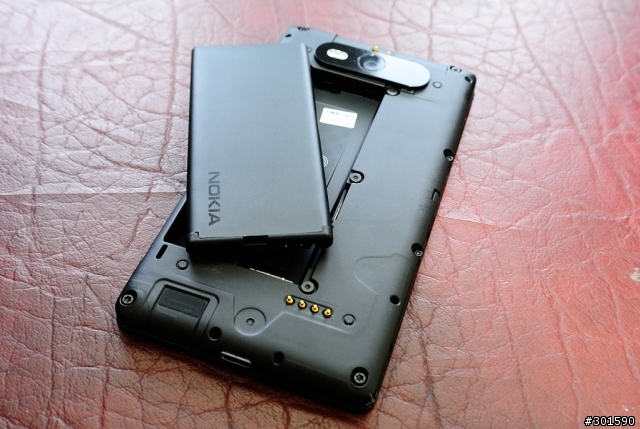 Nokia Lumia 820 隨便開箱