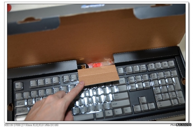 [開箱] Ducky 9008G2pro  白軸/中刻/PBT/熱昇華/灰鍵帽