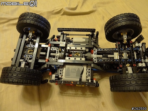 [開箱] LEGO Technic 8110 M-BENZ Unimog U400
