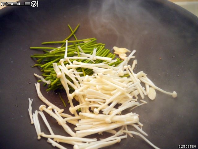 製作愛心便當其實很簡單(2)---雙色炒飯愛心便當(難度：＊＊)