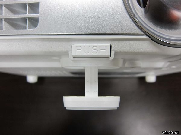 [開箱]BENQ W1080ST v.s. XBOX kinect超超超短焦投影