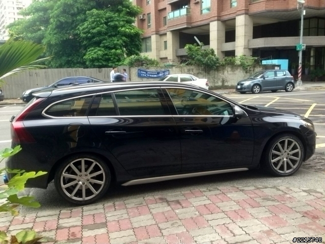 嘿嘿~~小小的進化改裝...跟大家分享一下..再補上車尾照