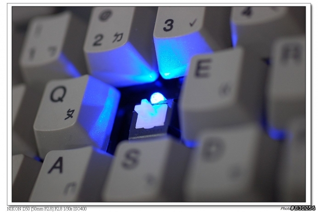 [開箱] Ducky 9008G2pro  白軸/中刻/PBT/熱昇華/灰鍵帽