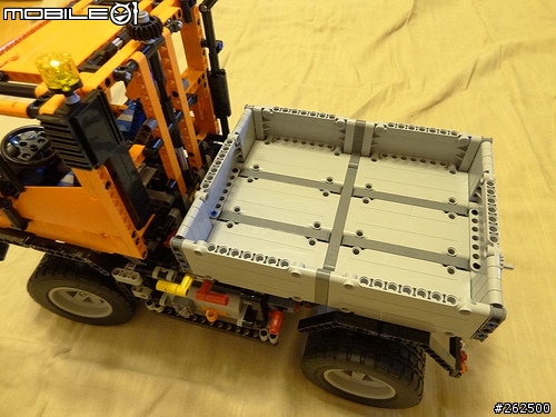 [開箱] LEGO Technic 8110 M-BENZ Unimog U400