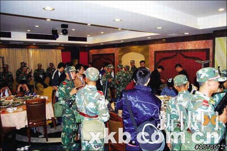 真是很誇張的事件!黑道碰到軍長! 軍長調動部隊砸賓館(修改)