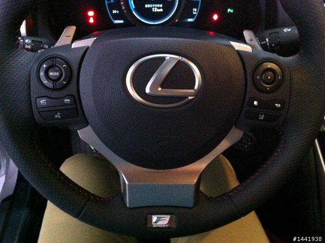 IS 300H Sport  陪試駕