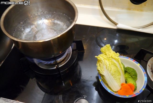 製作愛心便當其實很簡單(2)---雙色炒飯愛心便當(難度：＊＊)