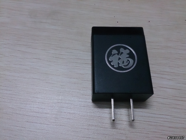 XZ 拍照時出現了很多很多黑點啊 ！！！ 怎麼辦 ？？ 只能送修嗎 ？？？
