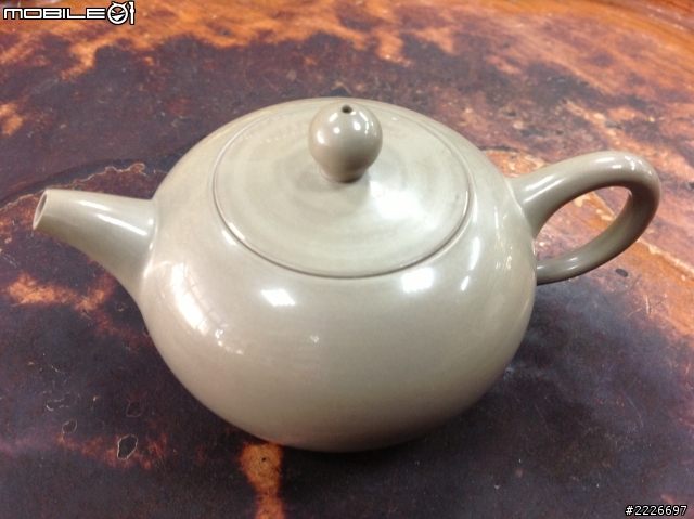 「分享」梨山高冷烏龍茶 和 手拉坏茶壺