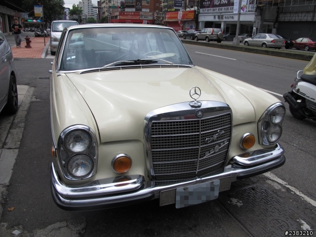 遇見可愛老Benz