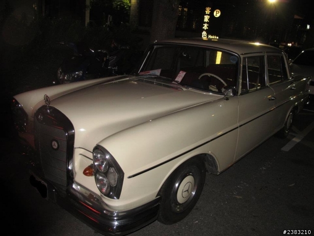 遇見可愛老Benz