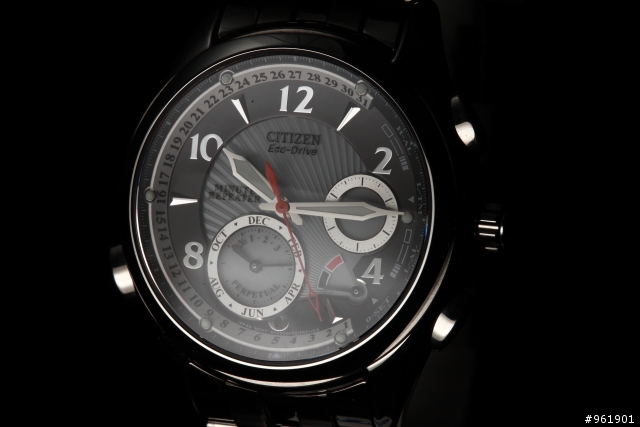 Citizen 三問萬年曆!