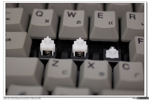 [開箱] Ducky 9008G2pro  白軸/中刻/PBT/熱昇華/灰鍵帽