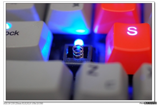 [開箱] Ducky 9008G2pro  白軸/中刻/PBT/熱昇華/灰鍵帽
