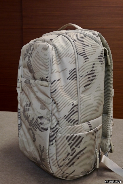 [亂開箱] incase DSLR Pro Pack 迷彩後背包
