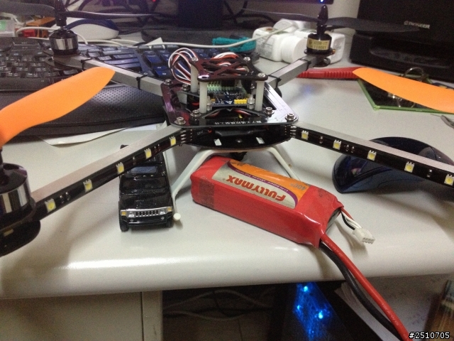 {分享} 剛買的小4軸遙控機 Multirotor EL400