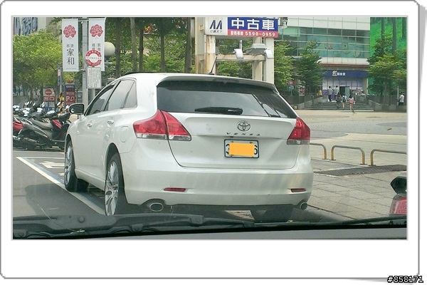 路上奇遇~~~這部車真好看!!