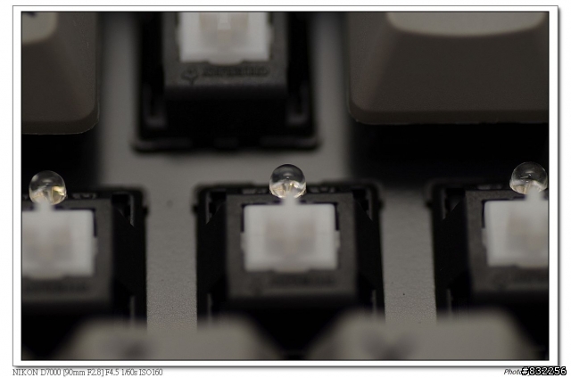 [開箱] Ducky 9008G2pro  白軸/中刻/PBT/熱昇華/灰鍵帽