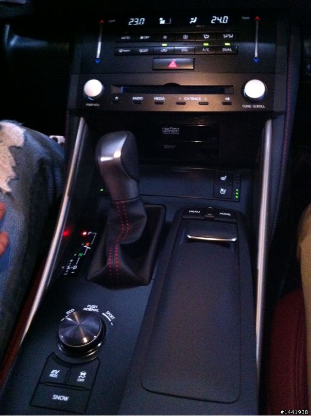 IS 300H Sport  陪試駕