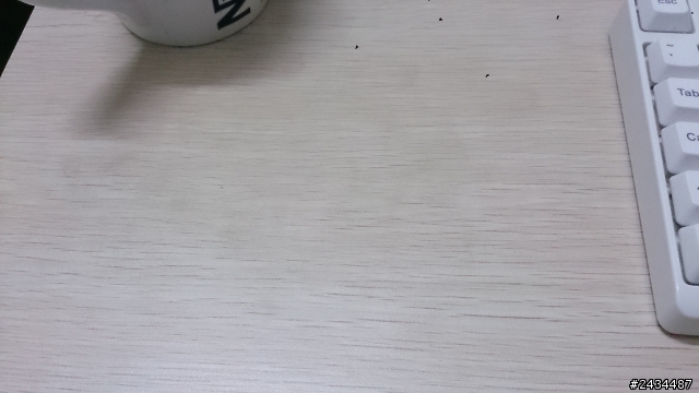 XZ 拍照時出現了很多很多黑點啊 ！！！ 怎麼辦 ？？ 只能送修嗎 ？？？