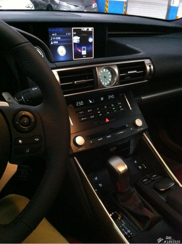 IS 300H Sport  陪試駕