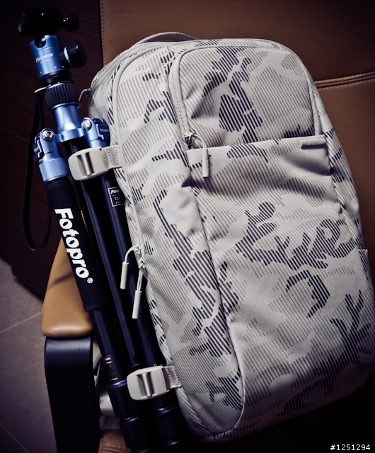 [亂開箱] incase DSLR Pro Pack 迷彩後背包