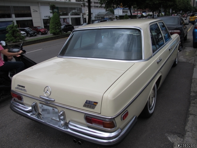 遇見可愛老Benz