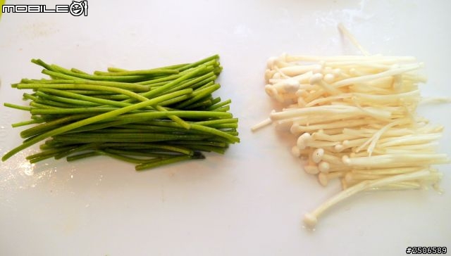 製作愛心便當其實很簡單(2)---雙色炒飯愛心便當(難度：＊＊)